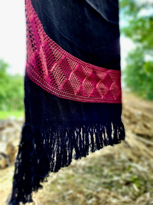 Rebozo Traditionnel Mexicain Noir Magenta - Châle Artisanal Fait Main Mexique - Vue détail | Artisanat Mexique
