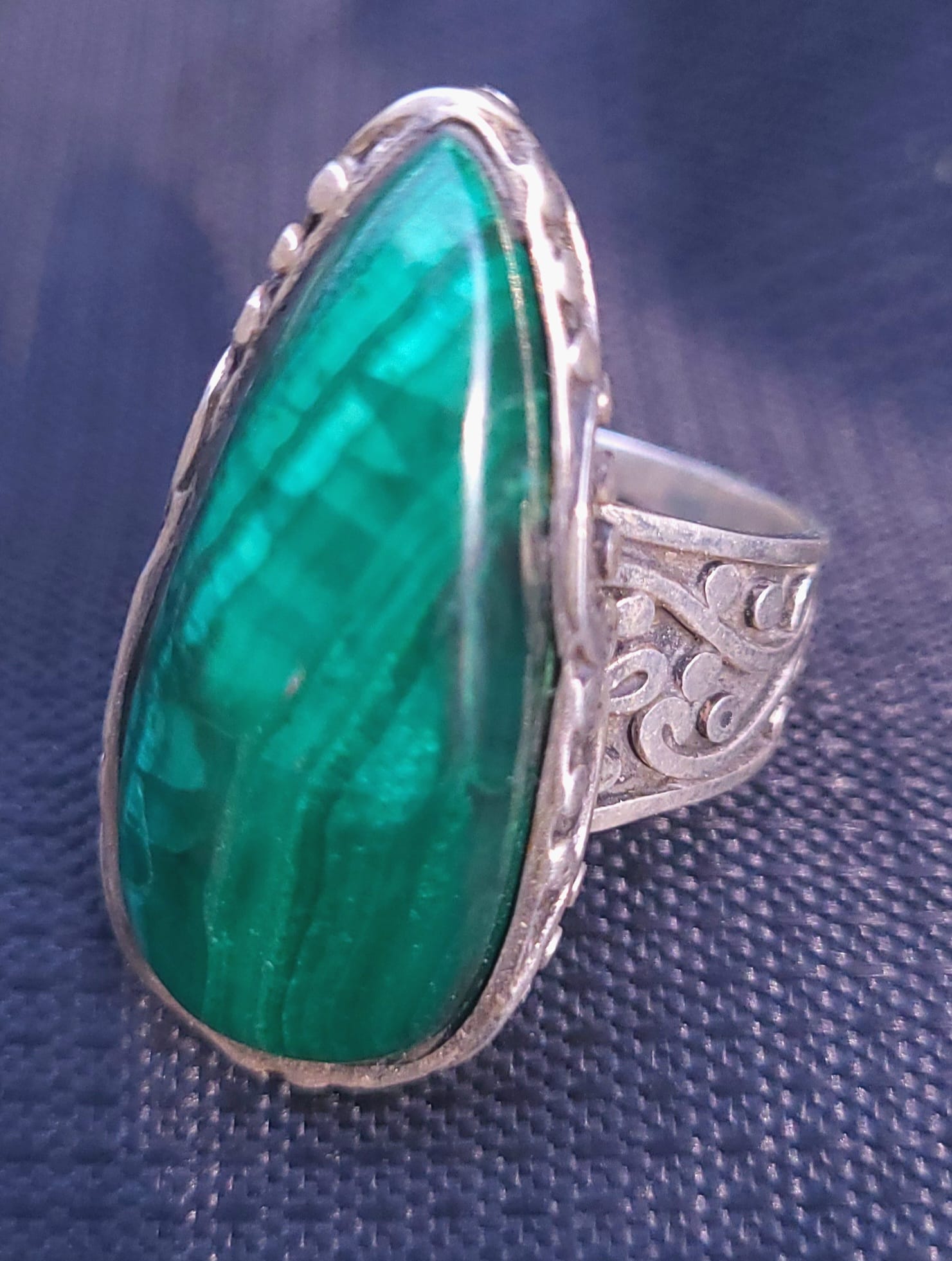 Bague grande malachite verte ovale argent 950 fait main