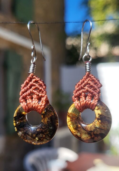 Boucles d'Oreilles Rondes Ambre Macramé Cuivré Doré - Bijou Artisanal Mexicain Femme - Vue principale | Artisanat Mexique