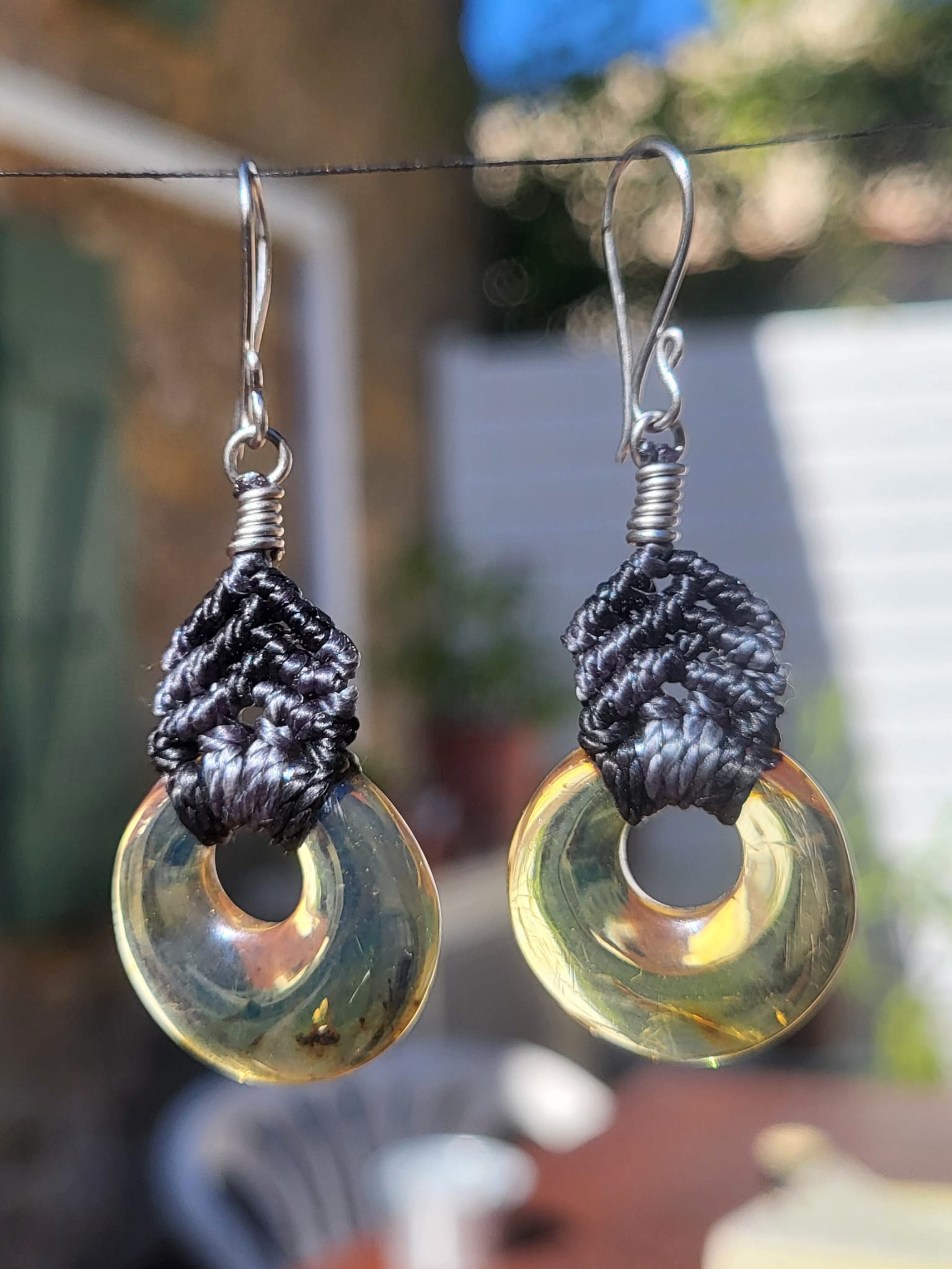 Boucles d'Oreilles Macramé Noir Rondes - Bijou Artisanal Mex