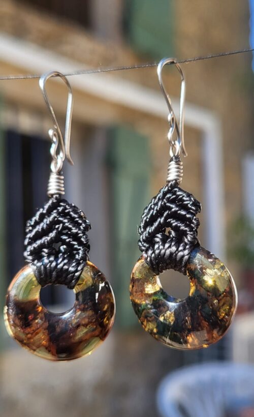 Boucles d'Oreilles Macramé Bicolore Noir - Bijou Artisanal Mexicain Femme - Vue principale | Artisanat Mexique