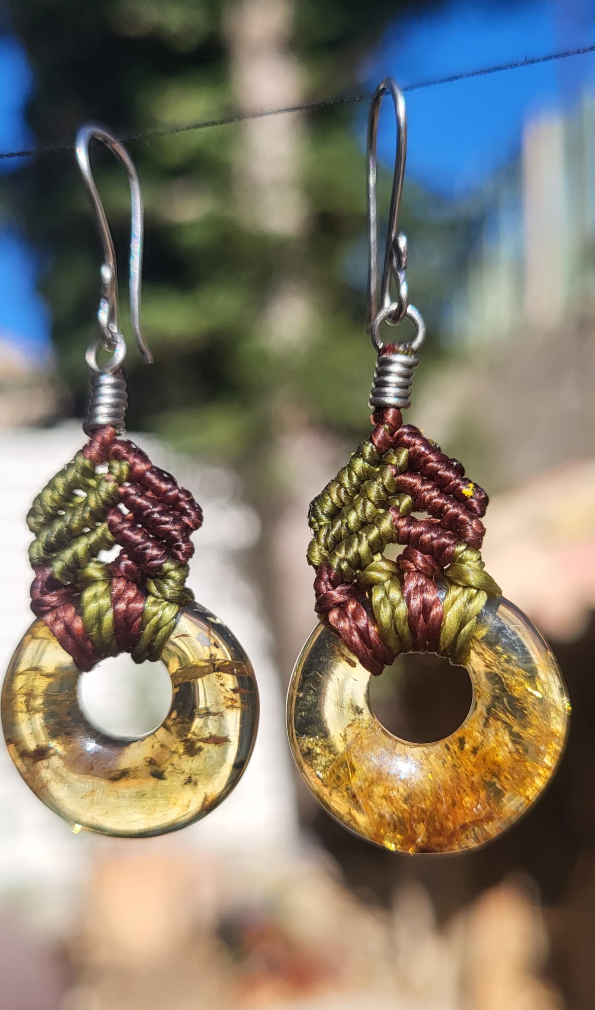 Boucles d'Oreilles Macramé Disques Dorés Transparents - Vue principale | Artisanat Mexique