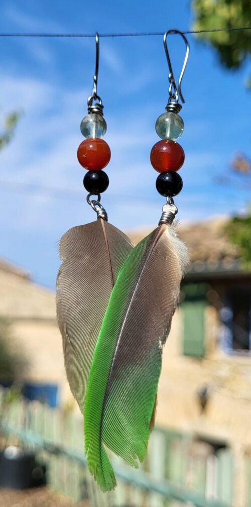 Boucles d'Oreilles Plumes Pierres Multicolores - Artisanat Mexicain Femme - Vue principale | Artisanat Mexique