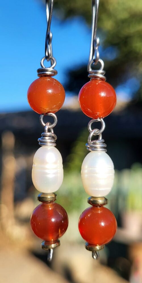 Boucles d'Oreilles Cornaline Orange Perle de Rivière - Vue principale | Artisanat Mexique