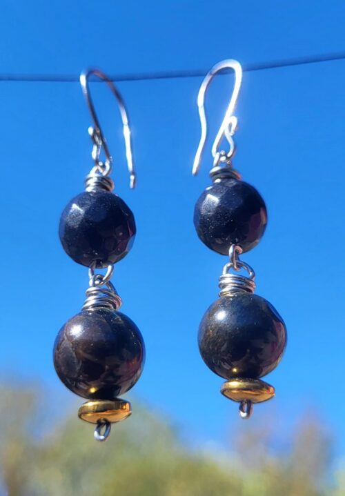 Boucles d'Oreilles Perles Noires Inclusions Dorées - Bijou Fait Main Mexique Femme - Vue principale | Artisanat Mexique