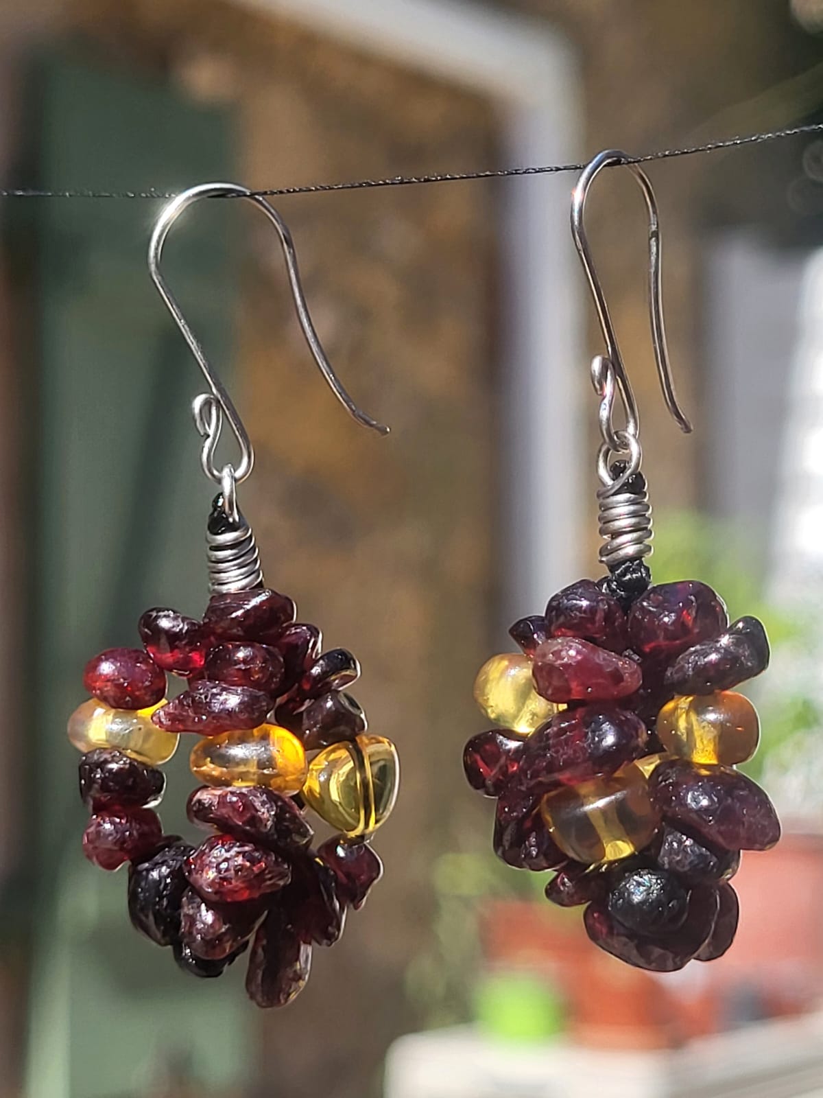 Boucles d'Oreilles Grappes Pierres Bordeaux - Bijou Fait Mai