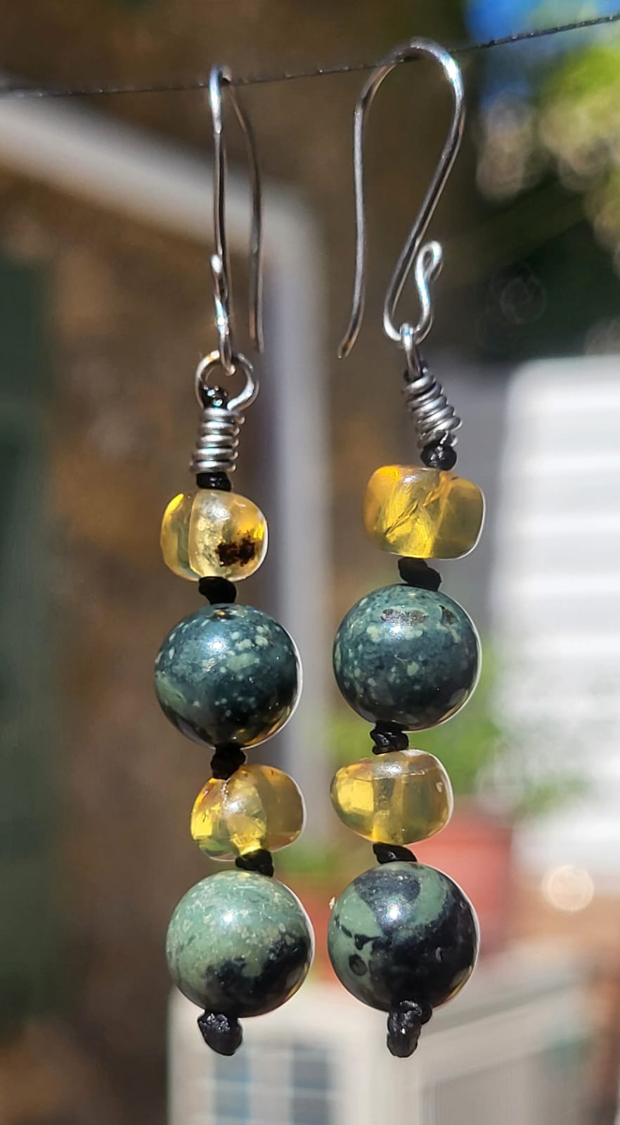 Boucles d'Oreilles Pendantes Vertes Ambre - Bijou Fait Main