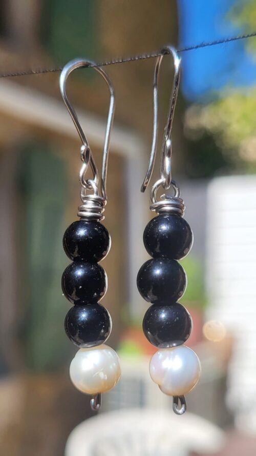 Boucles d'Oreilles Linéaires Onyx Perles - Bijou Artisanal Mexicain Femme - Vue principale | Artisanat Mexique