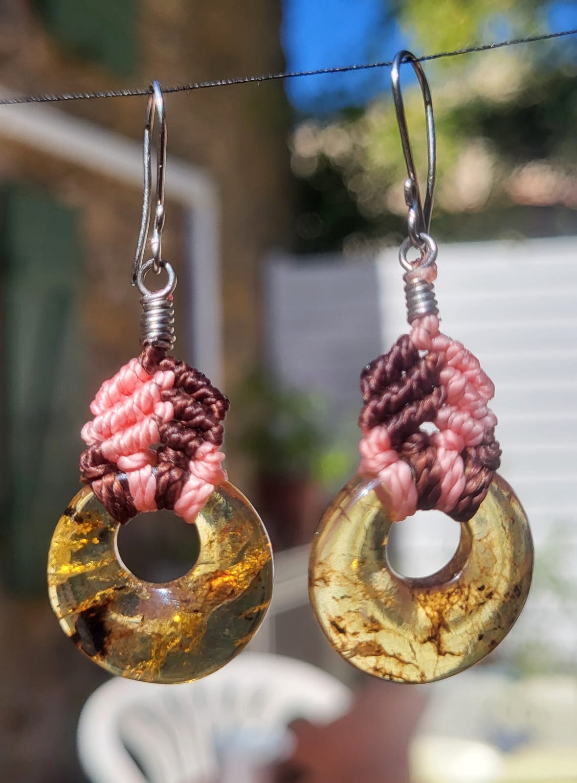 Boucles d'Oreilles Rondes Ambre Macramé Rose - Bijou Artisanal Mexicain Femme - Vue principale | Artisanat Mexique