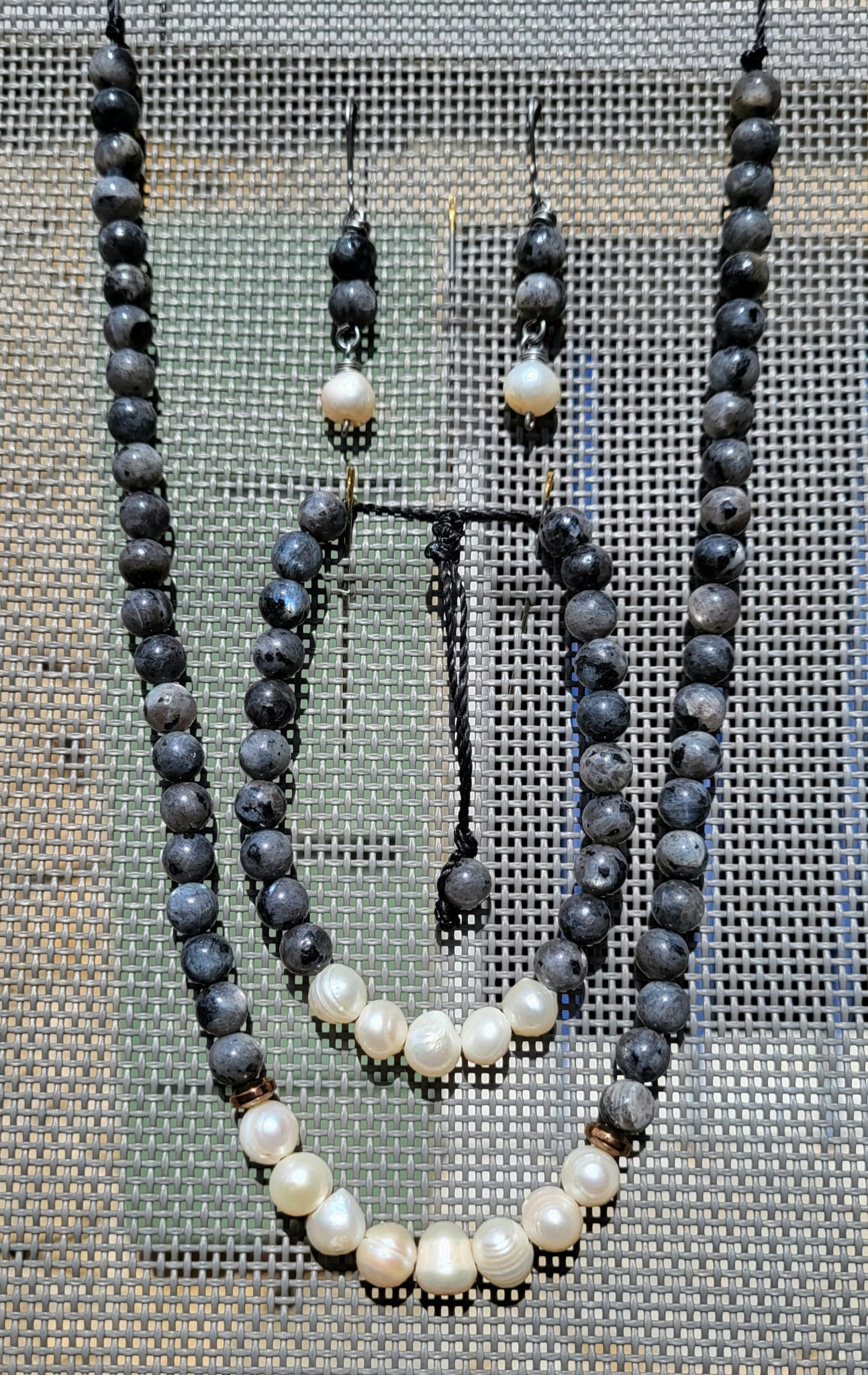 Parure Collier Boucles Larvikite Grise Perles - Bijou Artisanal Mexicain Femme - Vue principale | Artisanat Mexique