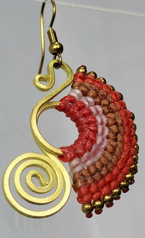 Boucles Bronze Macramé Demi-Lune Corail Fait Main